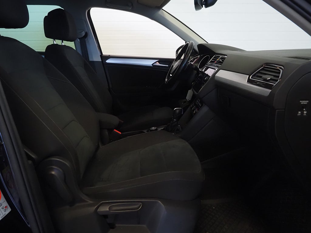 Volkswagen Tiguan 2.0 TDI 4Motion R-Line P-Värm Drag Kamera 19" Carplay