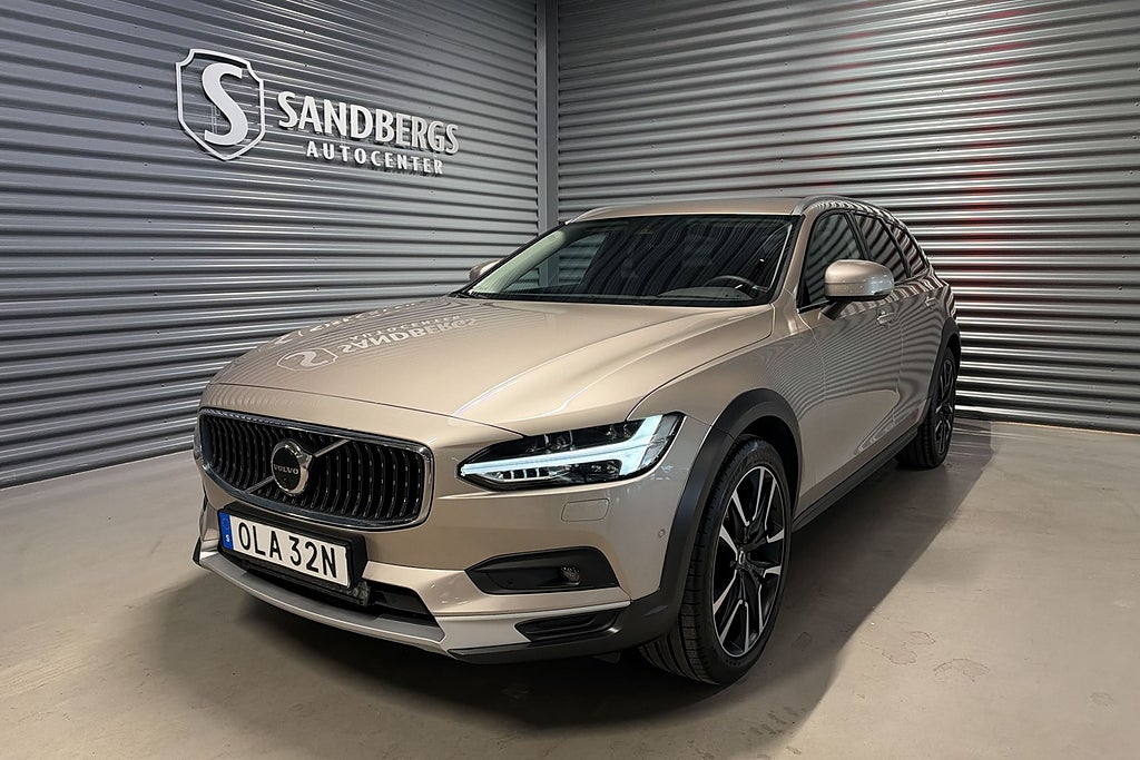 Volvo V90 Cross Country B4 AWD Plus 360-kamera Navi H/K Värmare Skinn Keyless