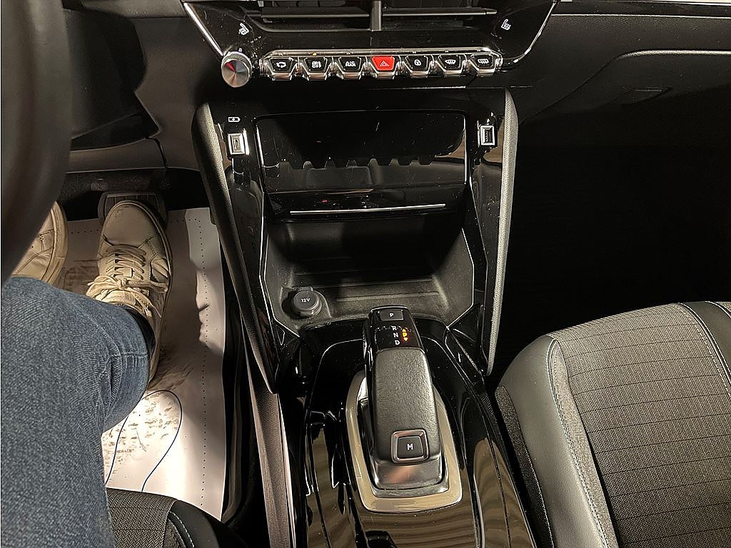 Bild på Peugeot 2008 Allure 1.2 PT 130hk Aut - B-KAMERA, CARPLAY