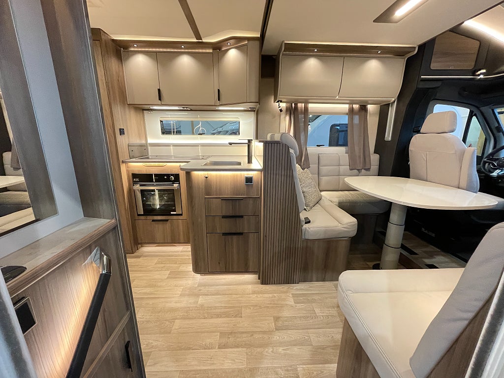 Kabe TMX 810 LXL /Cinderella/ALDE/5 bältad/Automat/Mercedes - Kabe