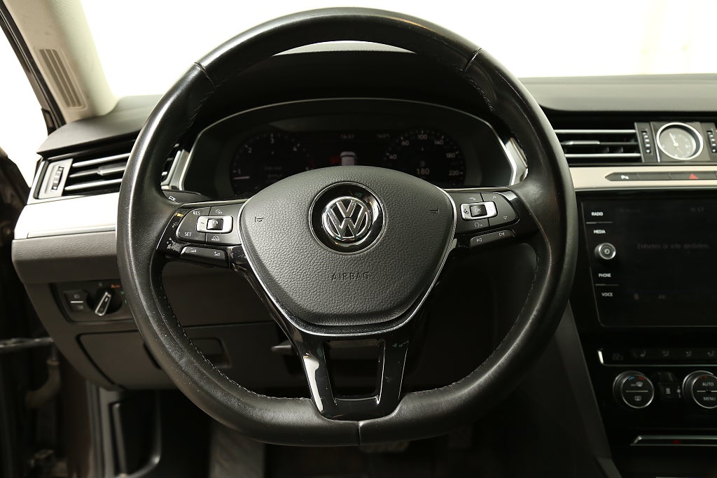 Volkswagen Passat TDI 190hk 4M Executive R-Line Drag Värmare 2018