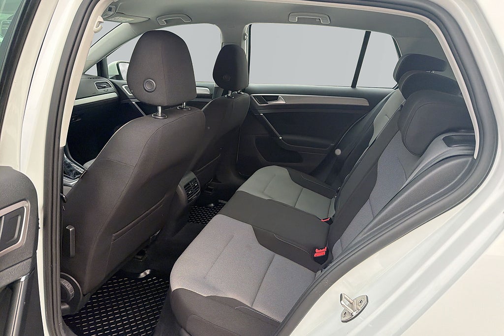 Volkswagen E-Golf 2015