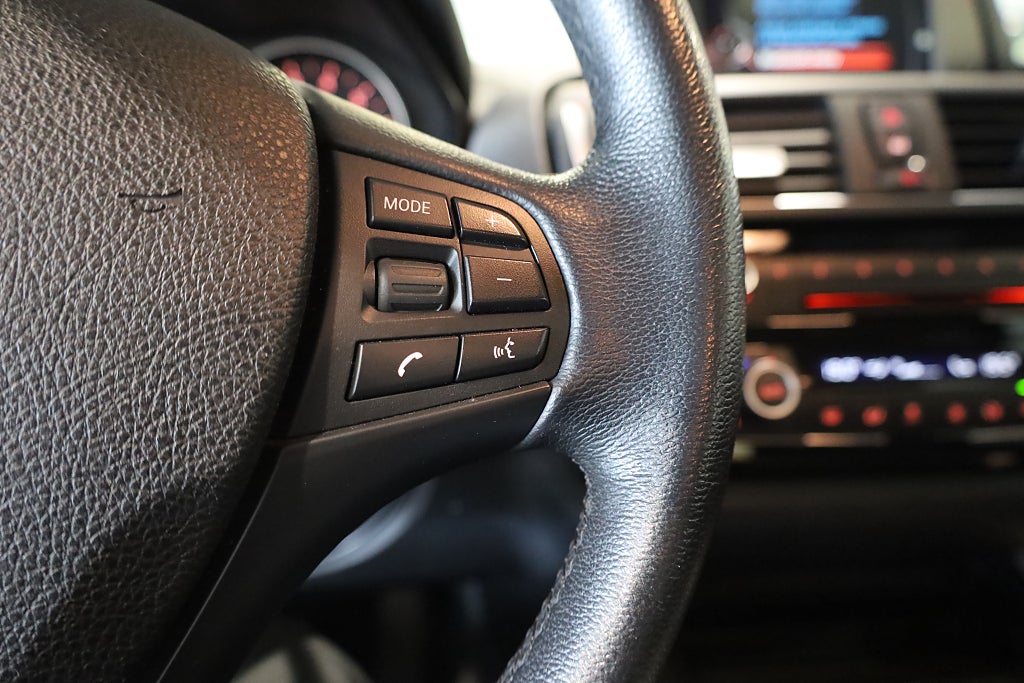 BMW 118I Steptronic Advantage PDC Connected Blåtand 2017