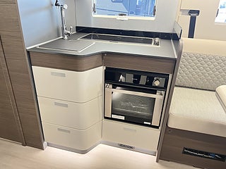Husbil-halvintegrerad Adria CORAL SUPREME MB 670 DC 14 av 23