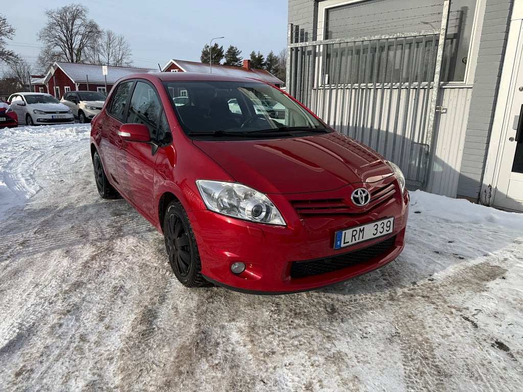 Toyota Auris 1.6 132HK PLUS / VÄRMARE / ENDAST 9800Mil