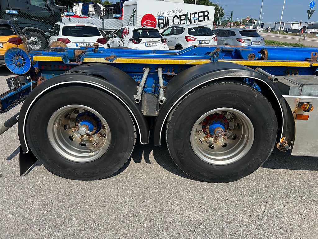 Scania R560 V8 6x4 Tandem, Lastväxlare