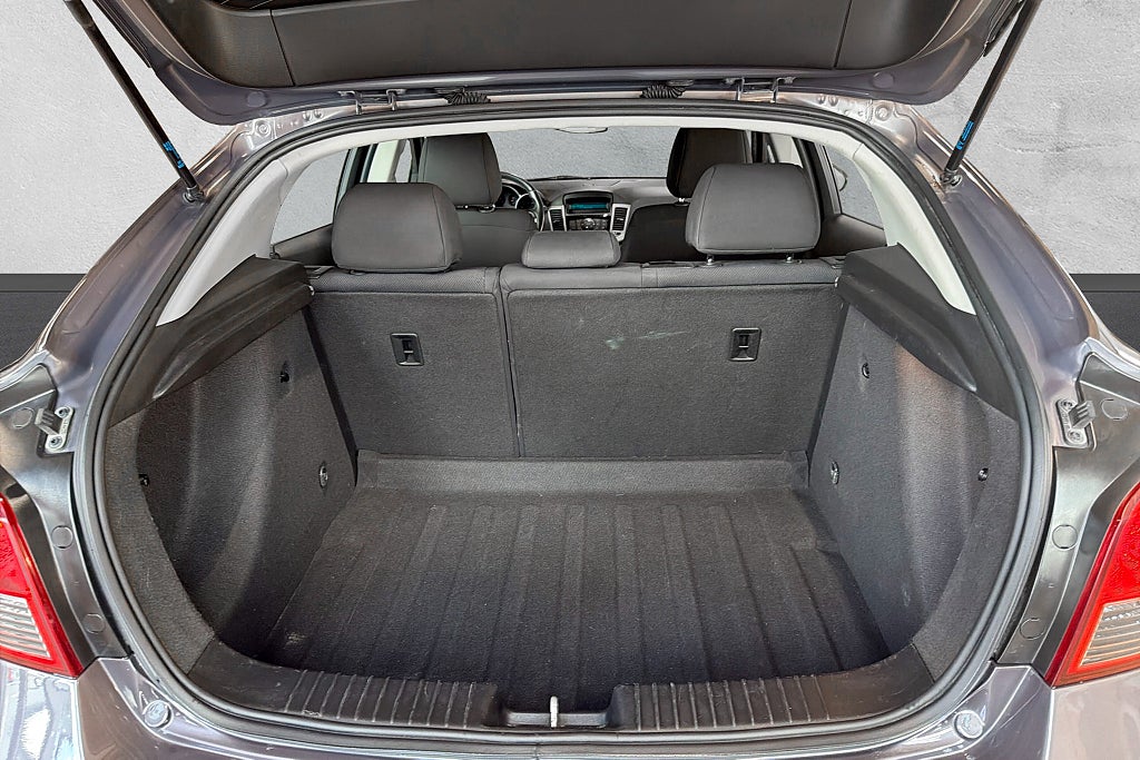 Chevrolet Cruze Halvkombi 1.6 Dragkrok Fullservad  AUX Nybesiktigad