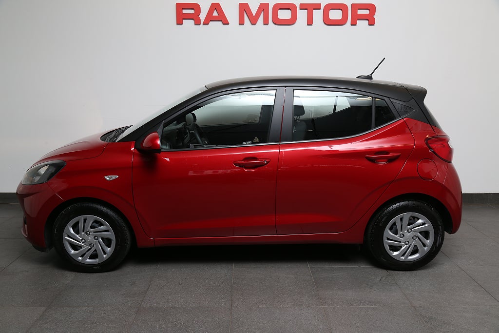 Hyundai i10 1,0 AMT Automat l P-sensorer l Backkamera l 2-tons lack 2025