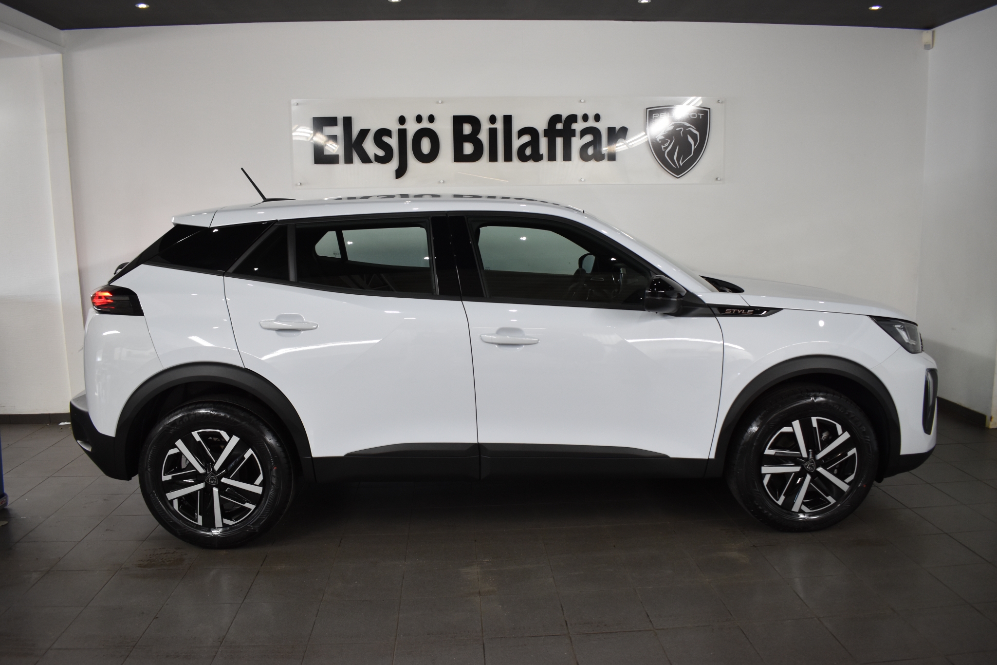 Peugeot 2008 Hybrid STYLE 145hk Automat 2026, kuva 7/10