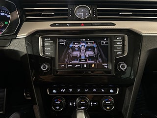 Volkswagen Passat Alltrack 2.0 TDI AWD CarPlay Drag Dvärm Kamera skinn SoV – bild 19