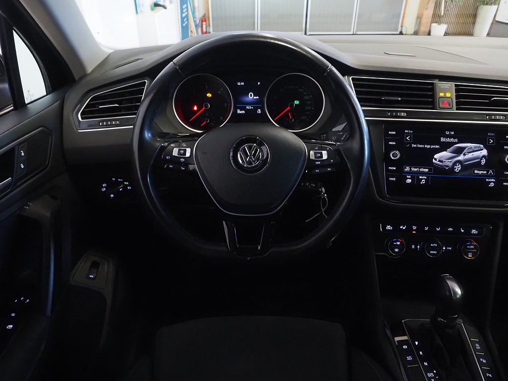 Volkswagen Tiguan 2.0 TDI 4Motion R-Line P-Värm Drag Kamera 19" Carplay