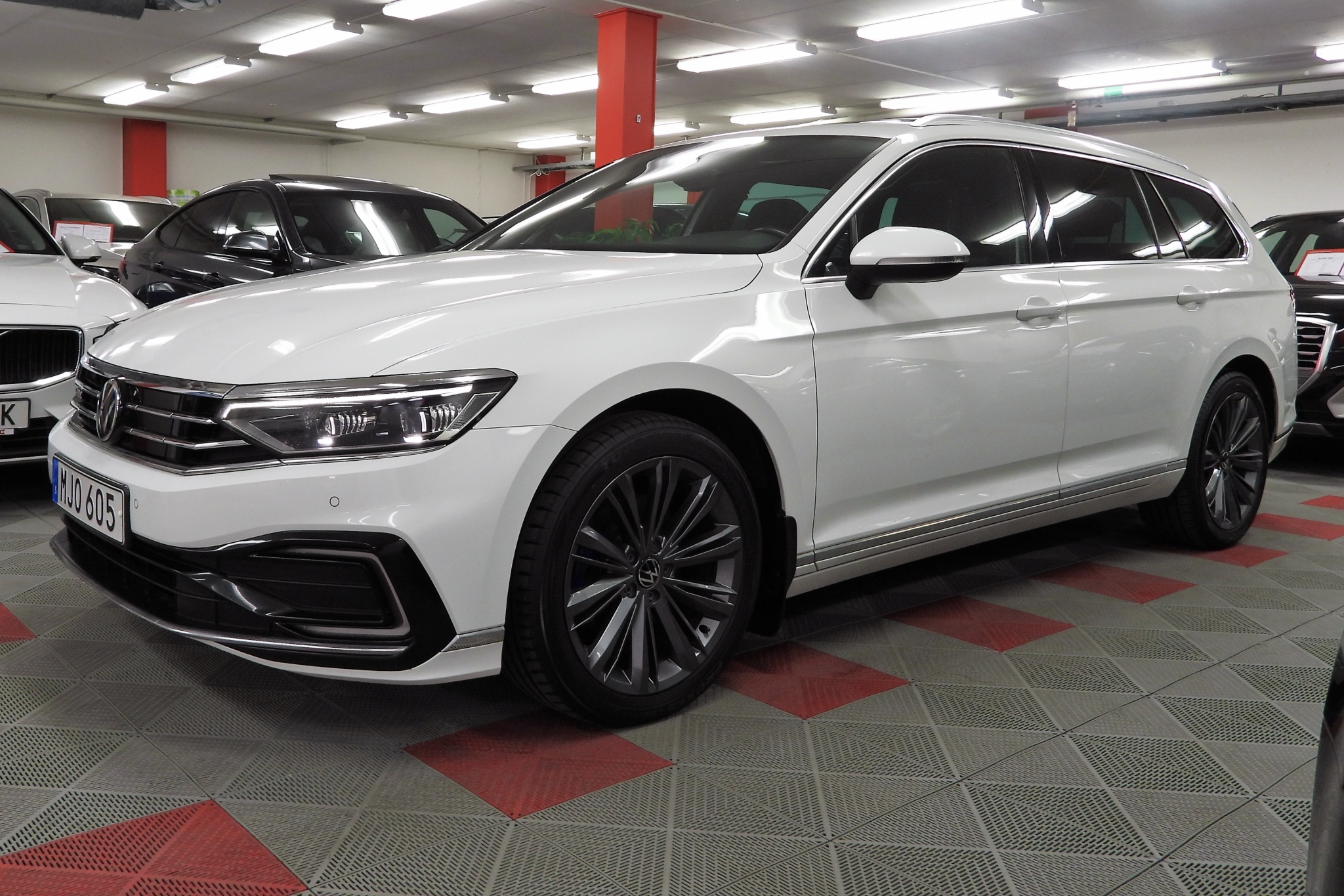 Volkswagen Passat Sportscombi GTE 2021, bild 3/60