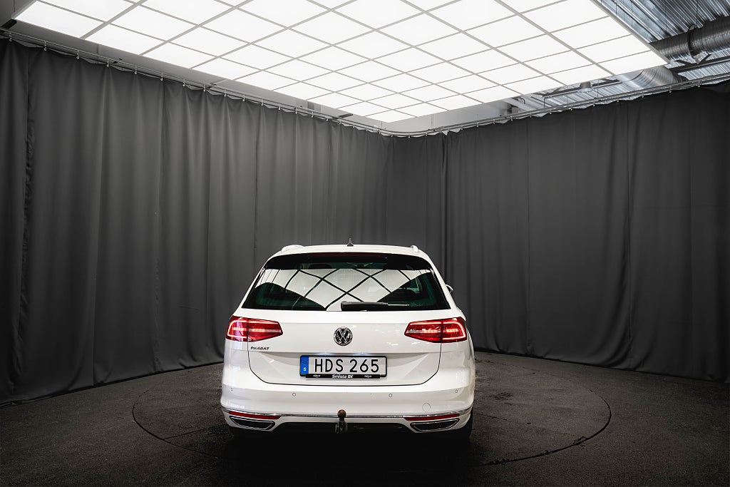 Volkswagen Passat TDI 4M R-Line NAPPALÄDER D-VÄRM DRAG KAMERA COCKPIT 190