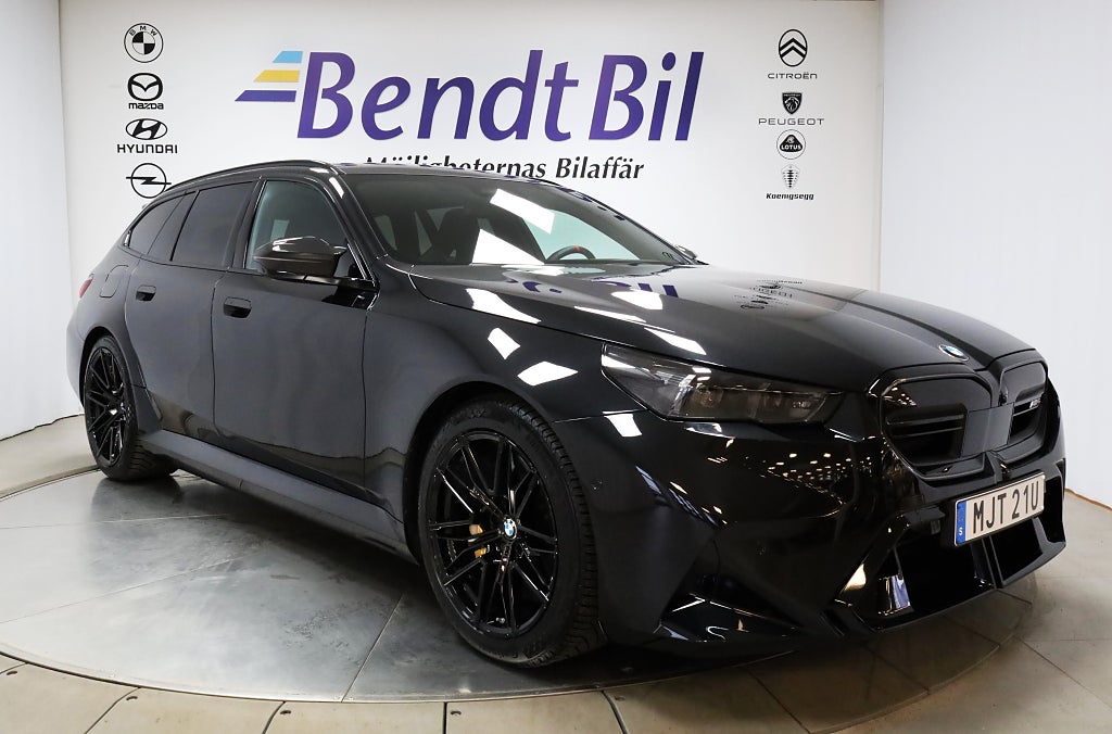 BMW M5 Touring | Ultimate Package | Keramiska bromsar | B&W
