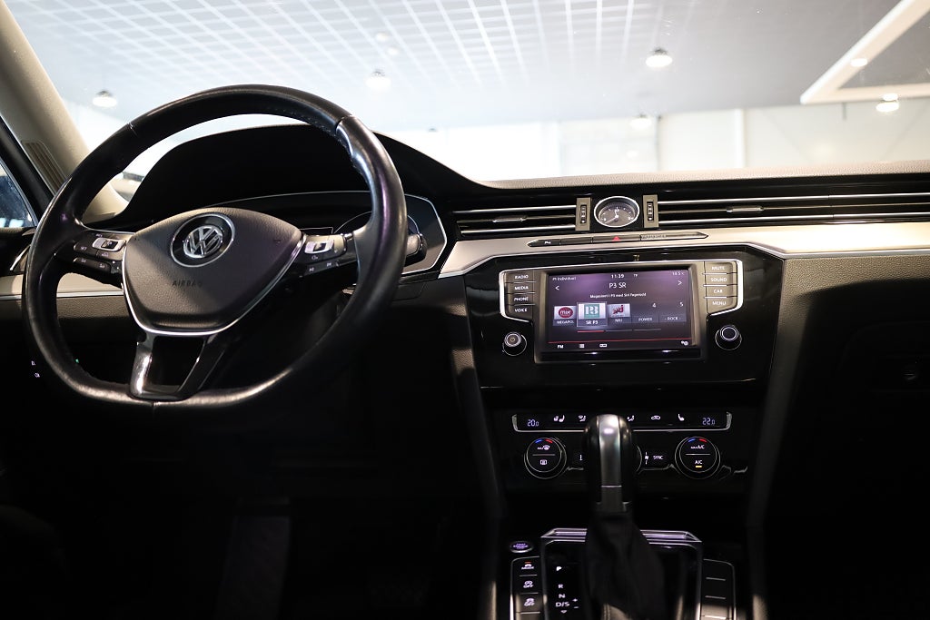 Volkswagen Passat Sportscombi 2.0 TDI AUT 4M Pano Drag Värmare Kamera 2016