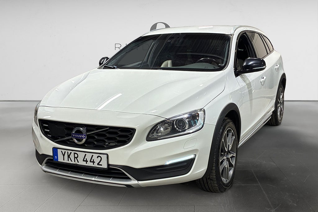 Volvo V60 Cross Country D3 150 HK AUT SUMMUM NYSERV D-VÄRM PDC BLUETOOTH 18"
