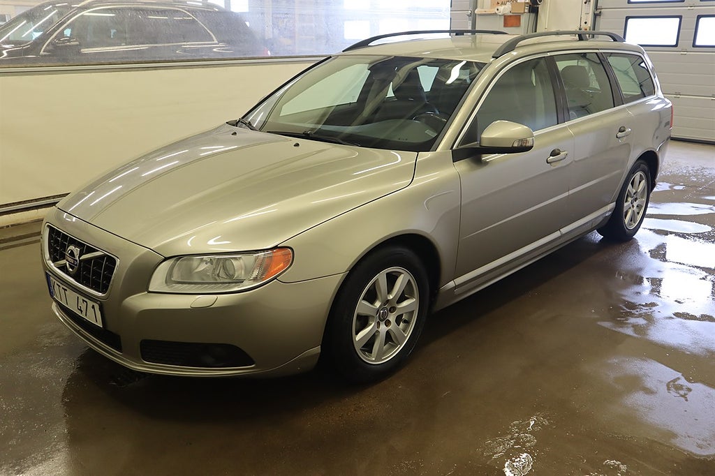 Volvo V70 II 109hk Momentum DRAG NYBES VHJUL FIN BIL