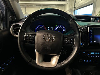 Toyota Hilux Dubbelhytt AWD Drag Dvärm Kamera Skinn MOMS SoV