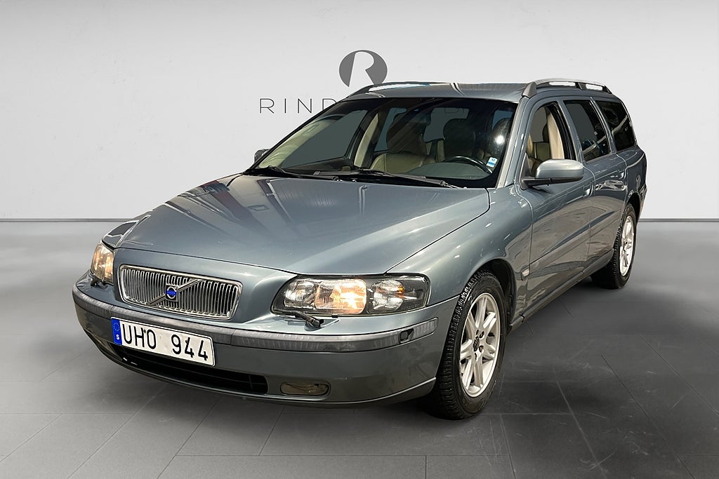 Volvo V70 2.5T 210 HK AUT BUSINESS SKINN FARTHÅLLARE 1654KR/ÅR