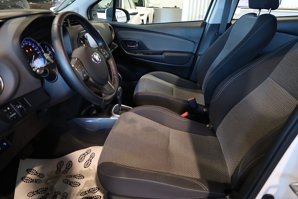 Toyota Yaris Hybrid e-CVT Active Kamera Blåtand Nyservad 2017