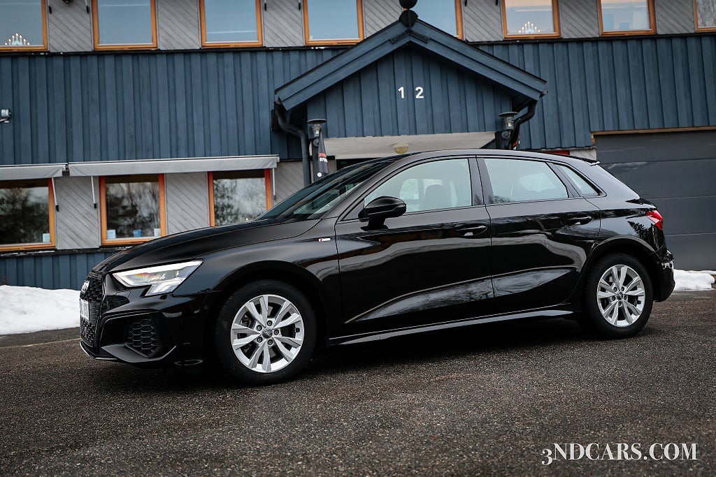 Audi A3 Sportback 35 TFSI S Tronic S-Line Svart optik Euro 6