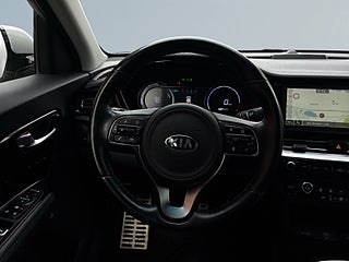 Kia Niro 64 kWh Advance Plus SoV-Däck/Elstol/JBL/Rattvärm/Navi – bild 9