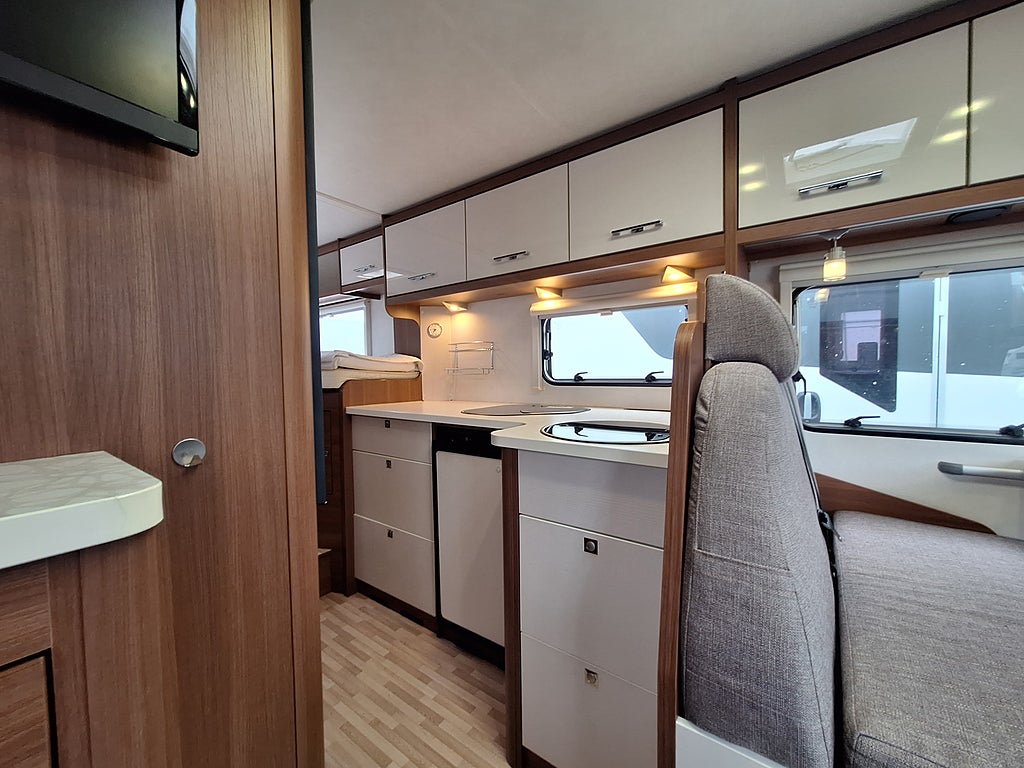 LMC Explorer Sportline I 675 G Långbädd, Alde, Solcell