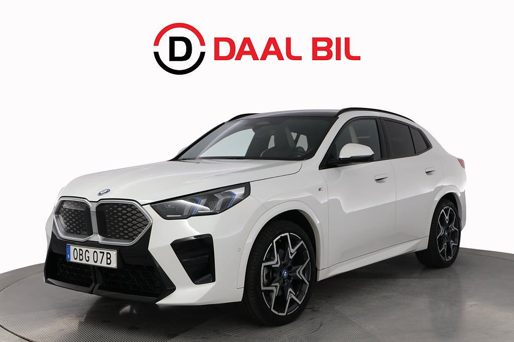 BMW iX2 xDRIVE30 64,7 kWh 306HK M-SPORT DRAG PANO P-VÄRM 3D