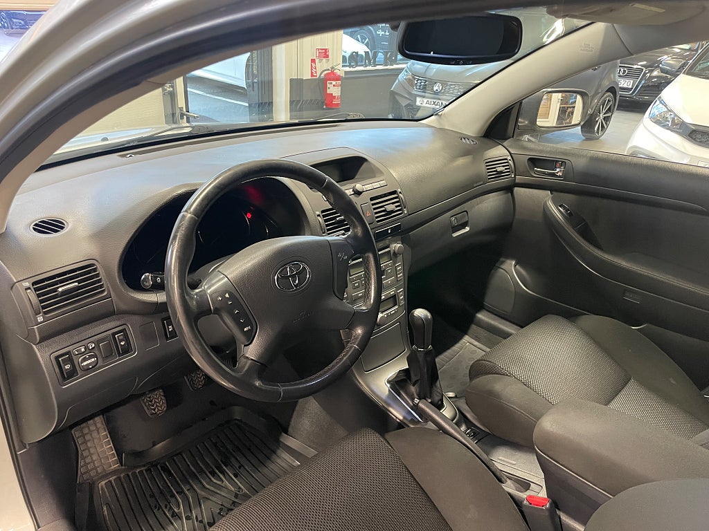 Toyota Avensis Kombi 2.0 D-4 VVT-i Manuell, 147hk, 2004