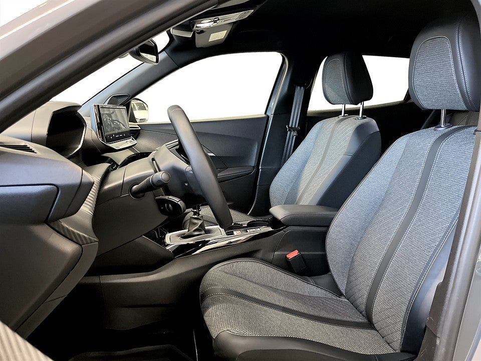 Bild på Peugeot 2008 Allure 1.2 PT 130hk CARPLAY P-SENSORER