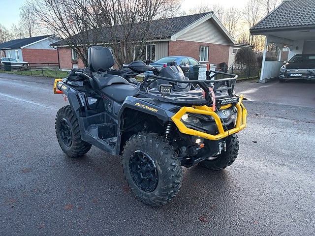 Can-Am Outlander MAX XT-P 1000 med plogblad