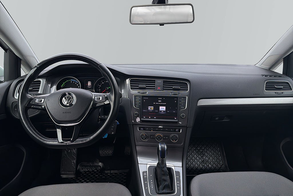 Volkswagen E-Golf 2015