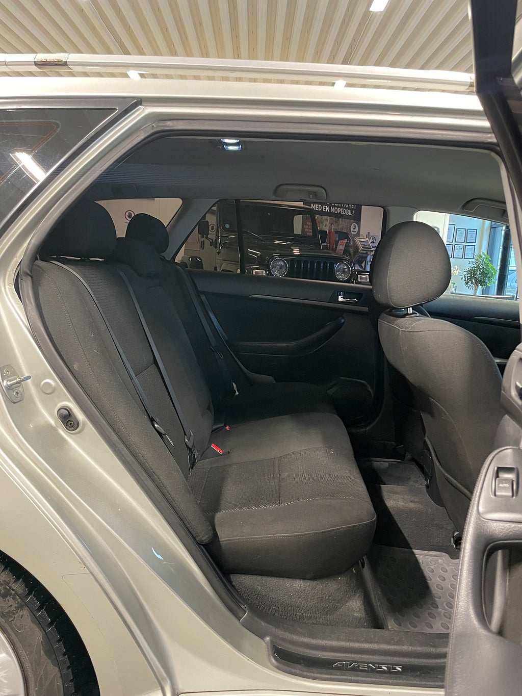 Toyota Avensis Kombi 2.0 D-4 VVT-i Manuell, 147hk, 2004