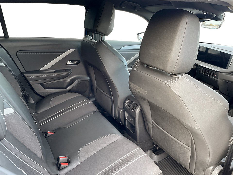 Bild på Opel Astra GS ST 1.2 PT 130hk Aut - RATTVÄRME