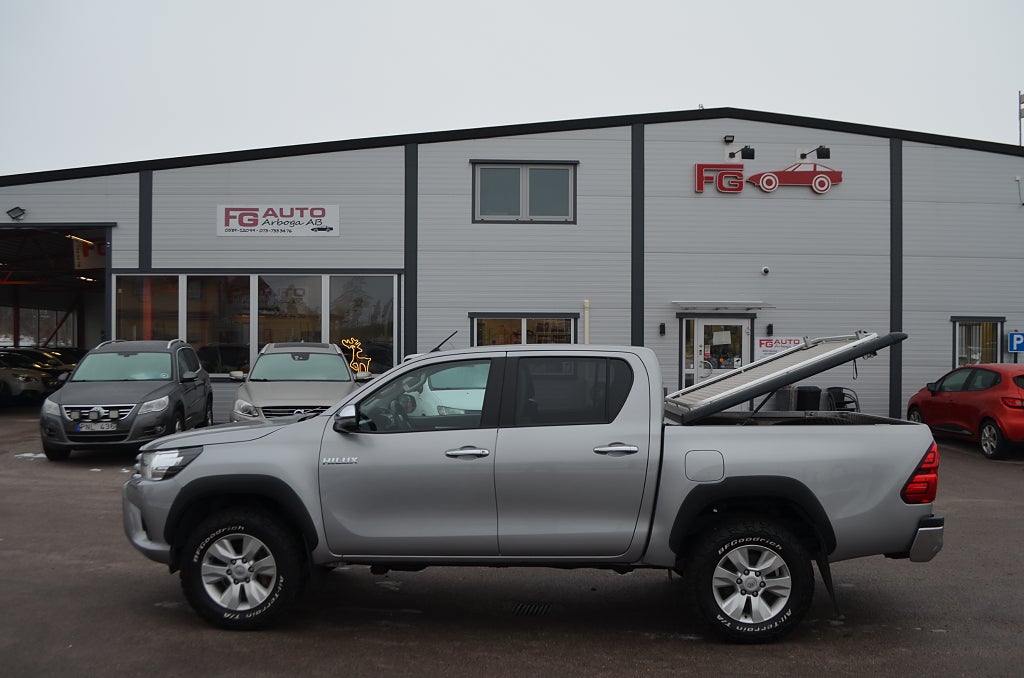 Toyota Hilux Dubbelhytt 2.4 AWD 150 hk Flaklock Drag MOMS Euro 6