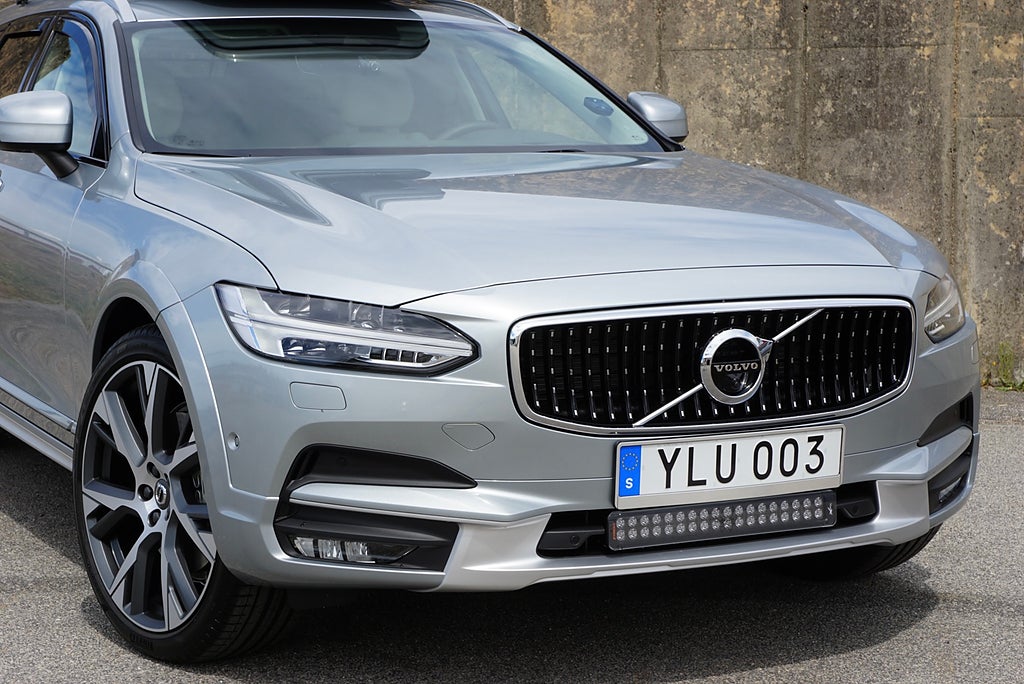 Volvo V90 Cross Country D5 AWD Inscription|800mil|B&W|360°|HuD|Pano|SA