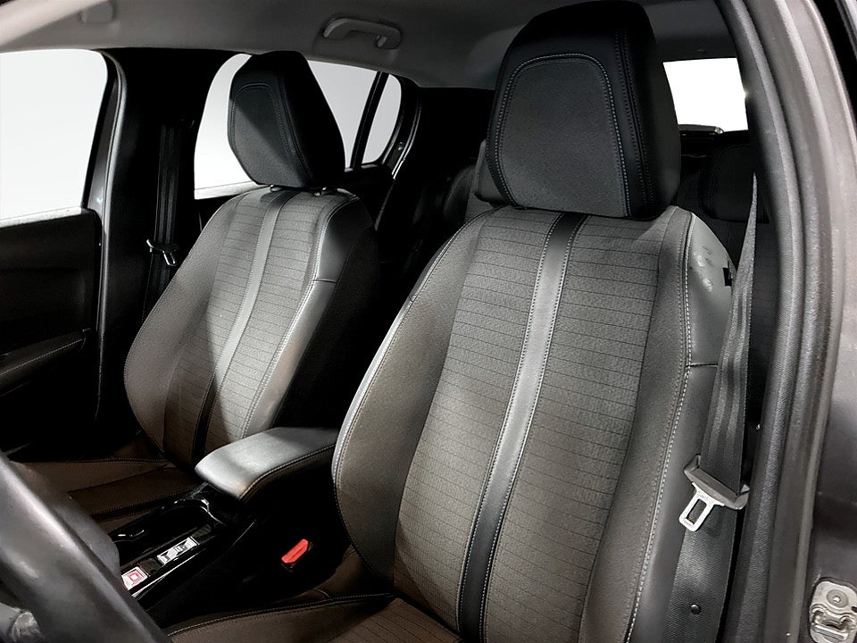 Bild på Peugeot 208 Allure 1.2 PT 100hk Aut  B-KAMERA CARPLAY