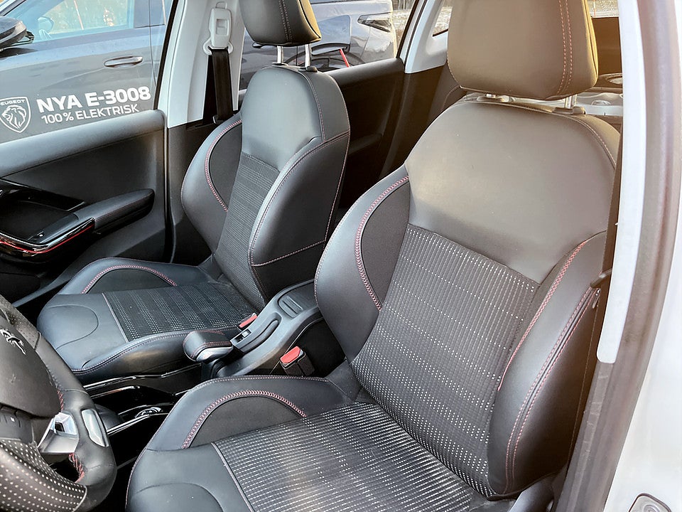 Bild på Peugeot 2008 GT 1.2 PT 110hk Aut - B-KAMERA,PANO,DRAG