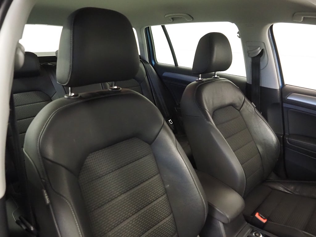 Volkswagen Golf Sportscombi 1.6 TDI 105hk |Dragkrok|Backkamera| 2014