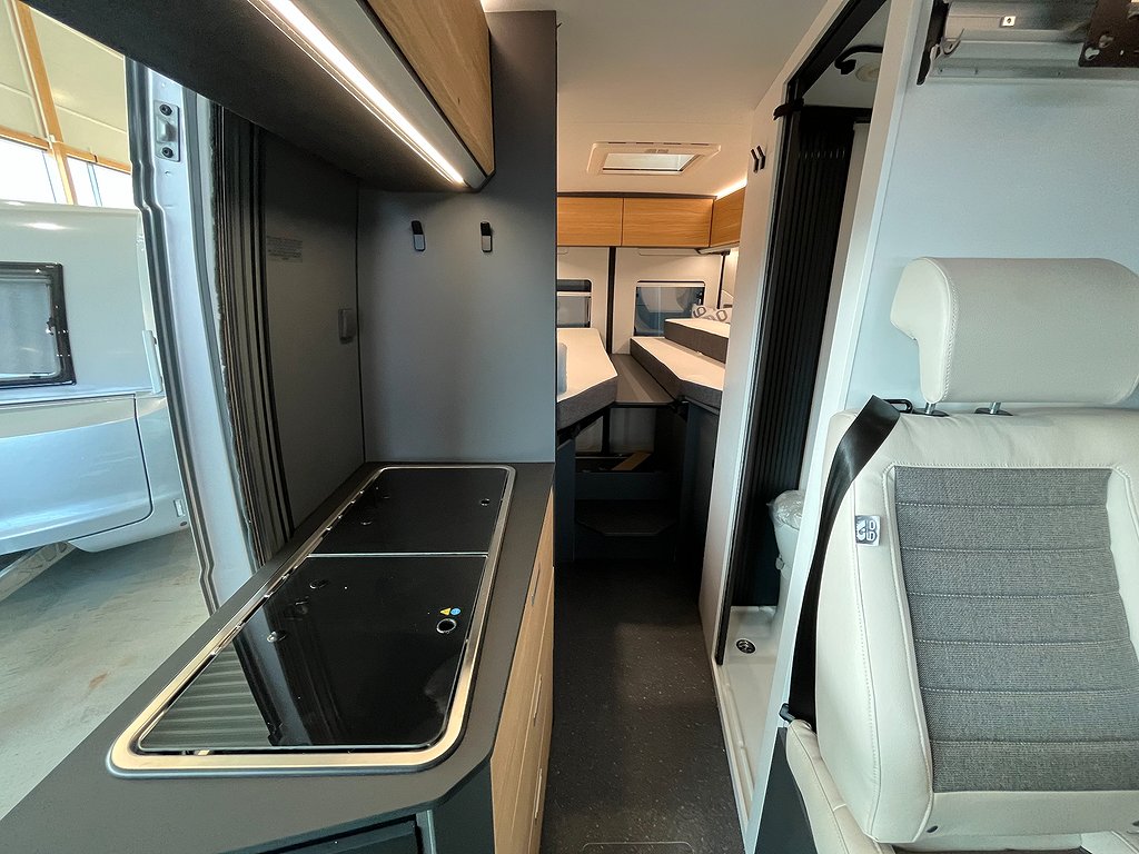 Adria Twin 640 SLB (60Y) / Långbädd / B-körkort / Automat - Adria