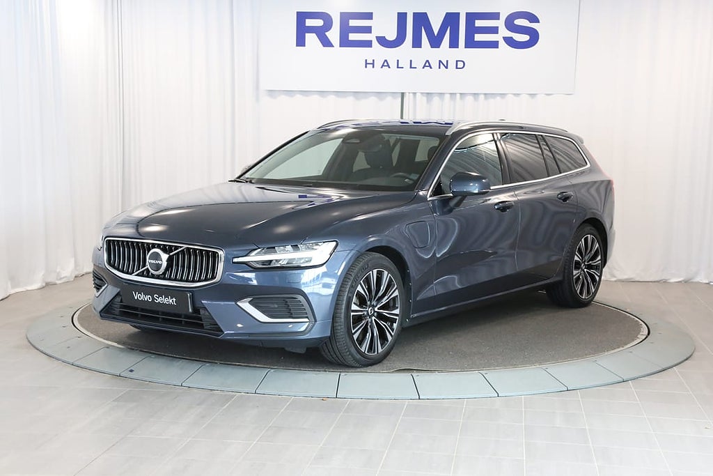 Volvo V60 Recharge T6 Core Edition | Läder | Drag | Motorstol | Ljuspake..