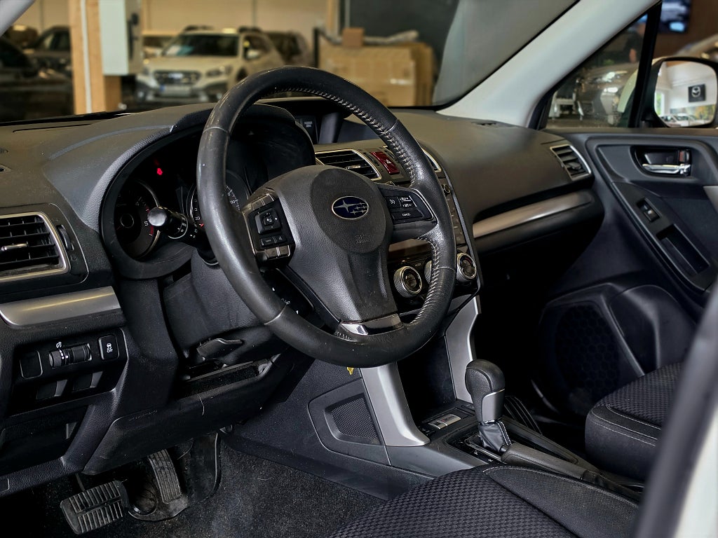Subaru Forester 2.0 4WD / Drag / Motorvärmare / 3.45% ränta / Nyservad
