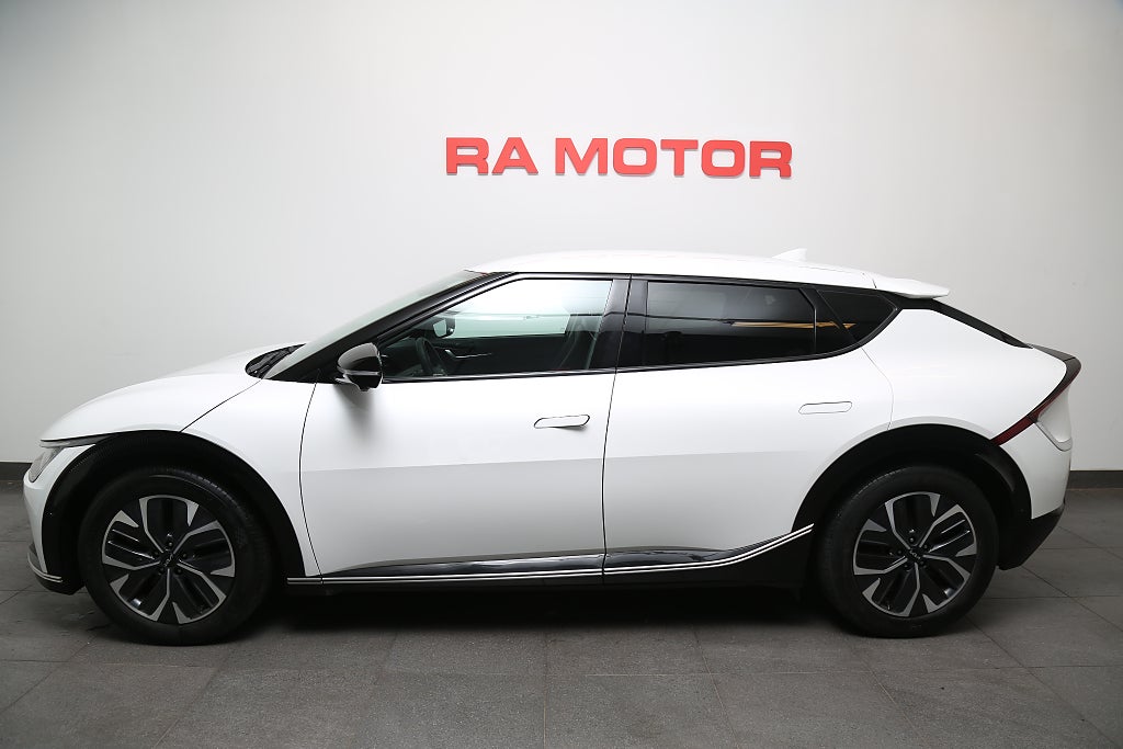 Kia EV6 77.4 kWh 325hk PLUS AWD 360°-kamera Skinn Leasbar 2023