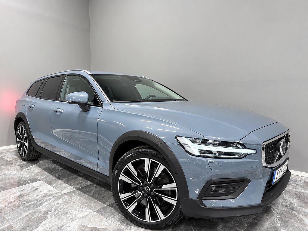 Volvo V60 Cross Country B4 AWD Plus/Drag/Skinn/Värmare/GPS/"Såld"
