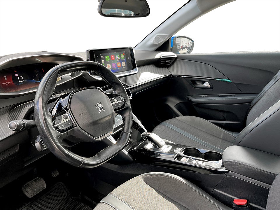 Bild på Peugeot 208 Allure 1.2 PT 100hk Aut PANO CARPLAY