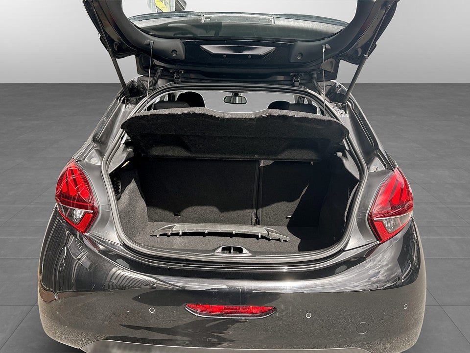 Bild på Peugeot 208 5D Active Style 1.2 PT 82hk Aut PANO