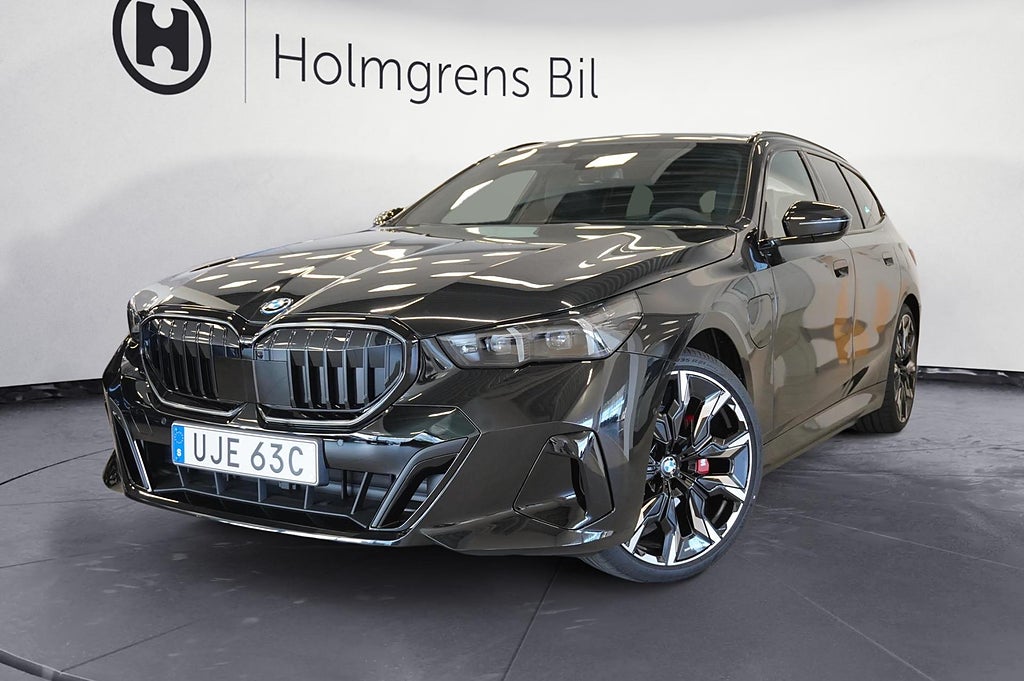 BMW 530e xDrive Touring M-Sport Pro Supercharged B W DAP 21