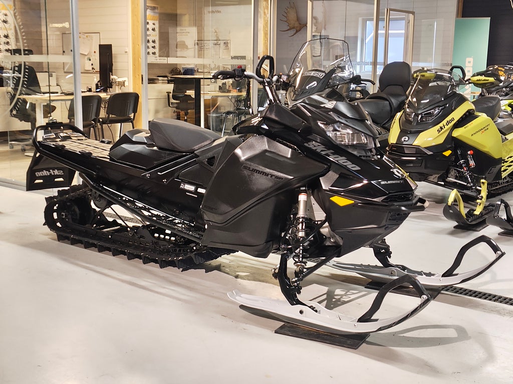 Ski-Doo Summit SP 146 600R E-tec 