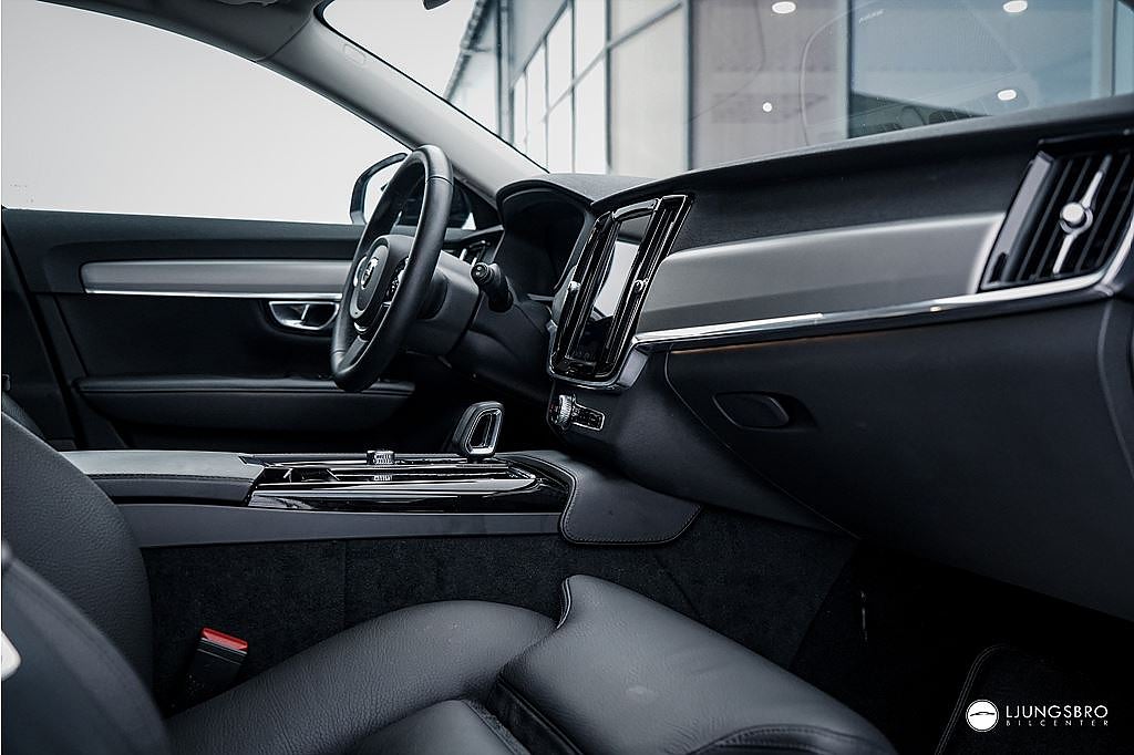 Volvo V90 Recharge T6 AWD Plus Dark