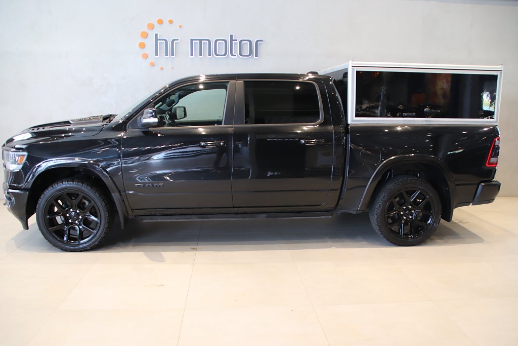 RAM 1500 Laramie Night CrewC 5.7 HEMI/Hoffmanskåp/se spec/2 års gara
